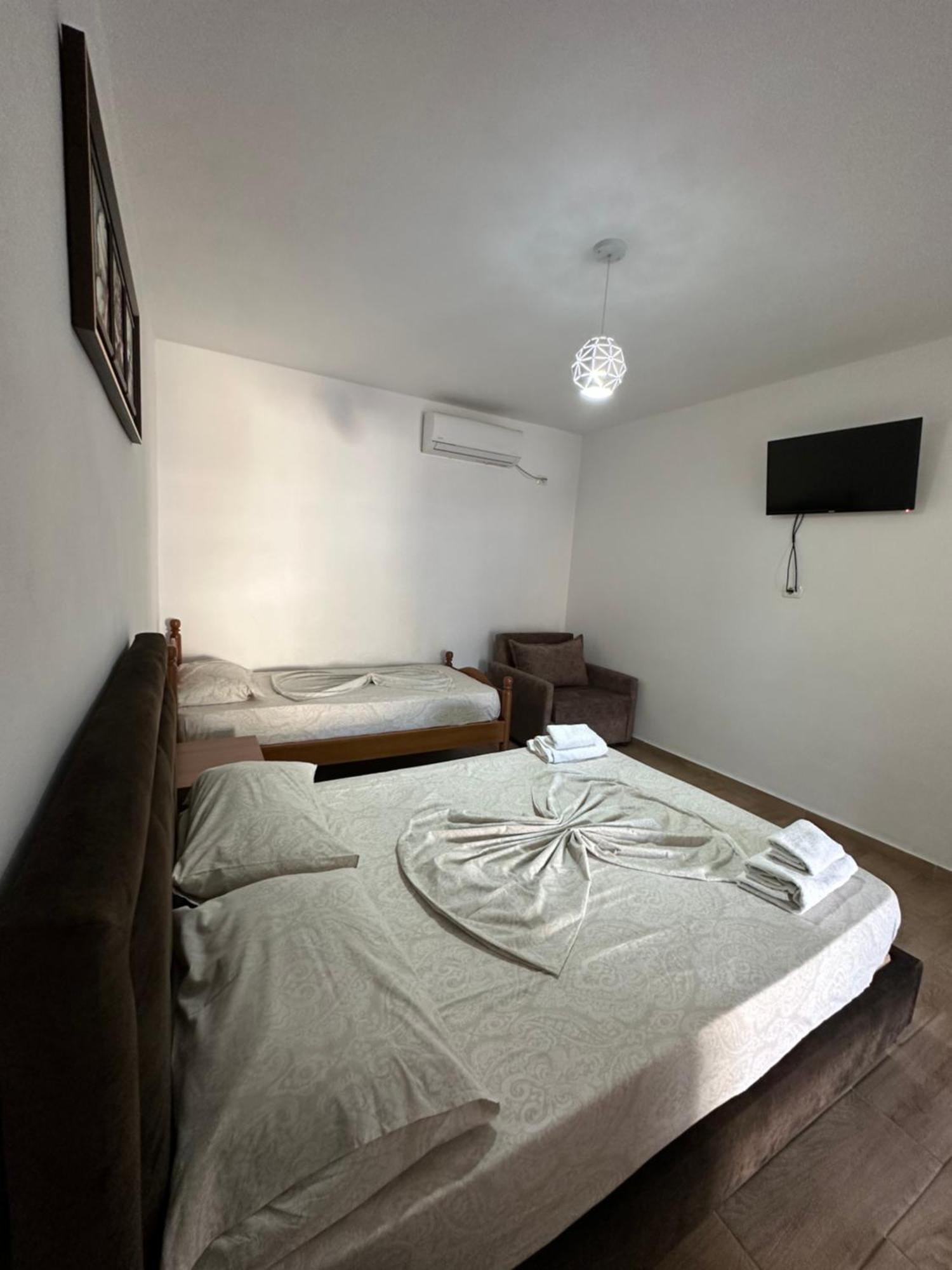 Jona Rooms Himare Eksteriør bilde
