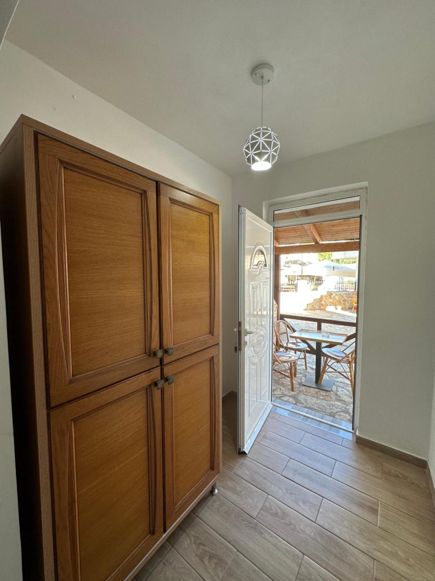 Jona Rooms Himare Eksteriør bilde