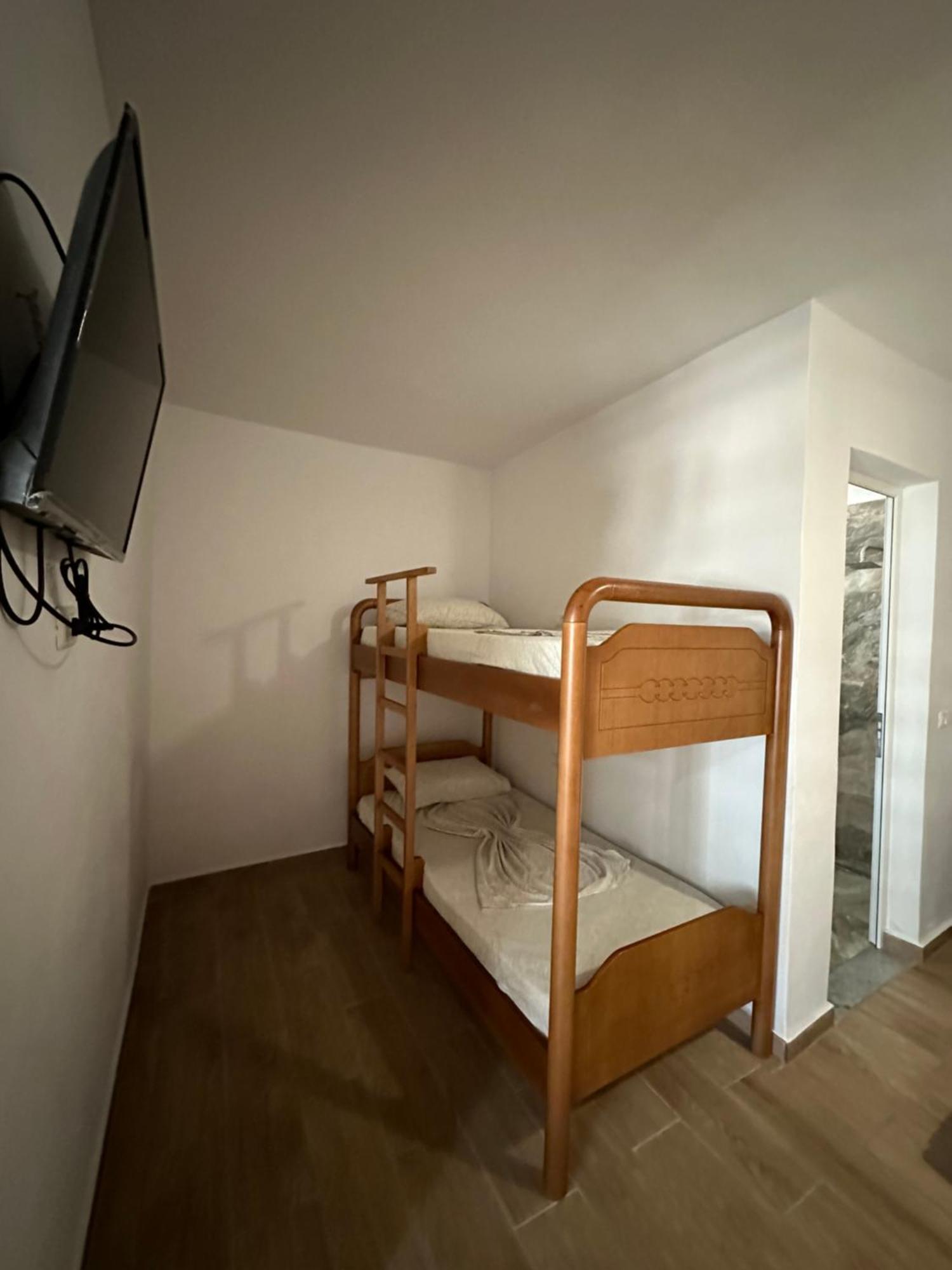 Jona Rooms Himare Eksteriør bilde